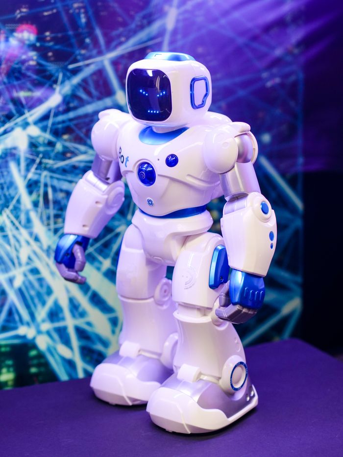 services-05 A futuristic humanoid robot showcasing modern technology and innovation.